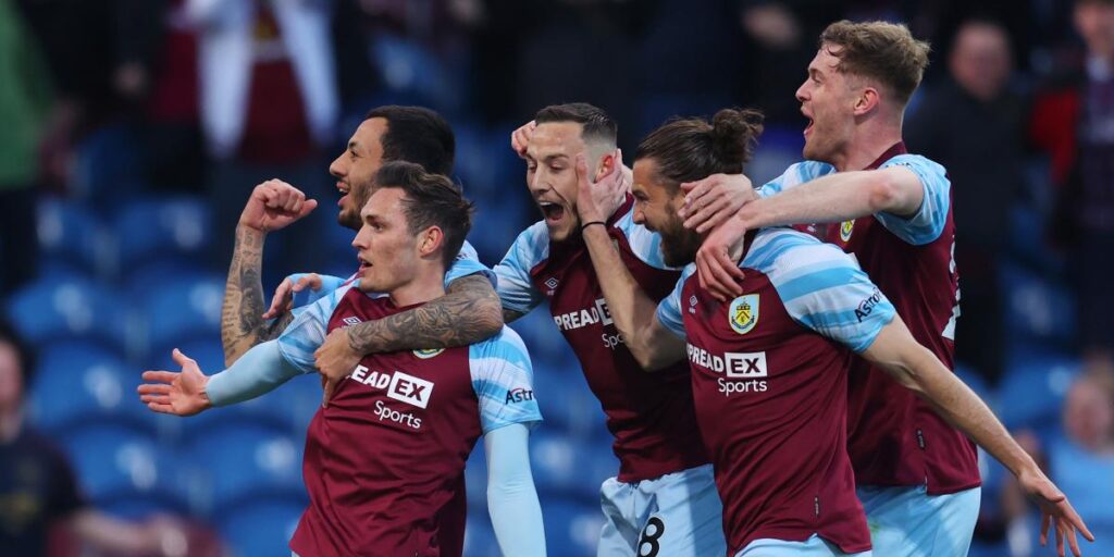 El Burnley gana al Southampton y cree en el milagro