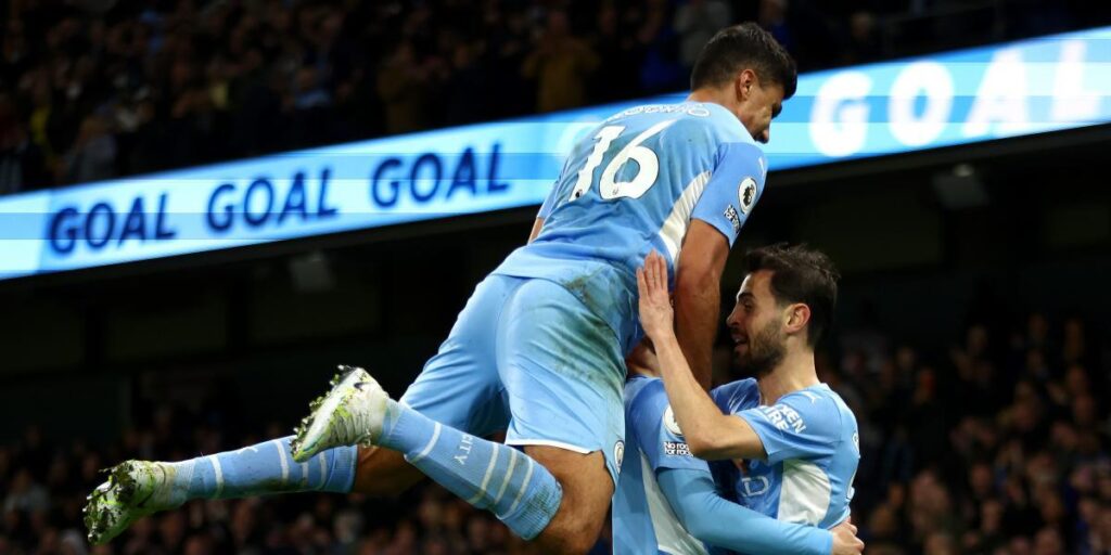 El City resiste la presión del Liverpool y vuelve a ser líder