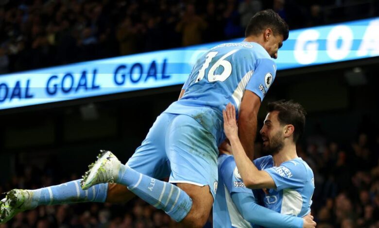 El City resiste la presión del Liverpool y vuelve a ser líder