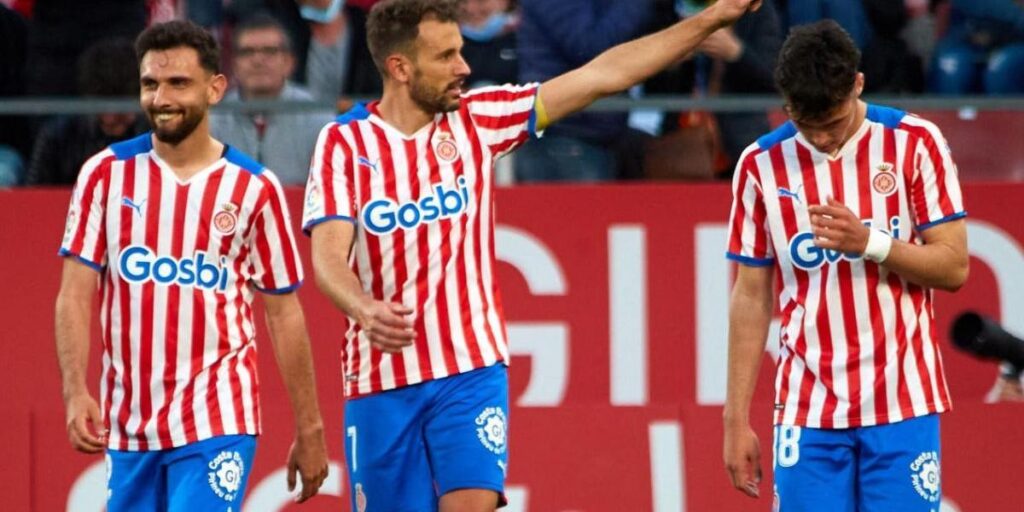 El Girona se aferra al tren del ascenso directo y sentencia al Sanse