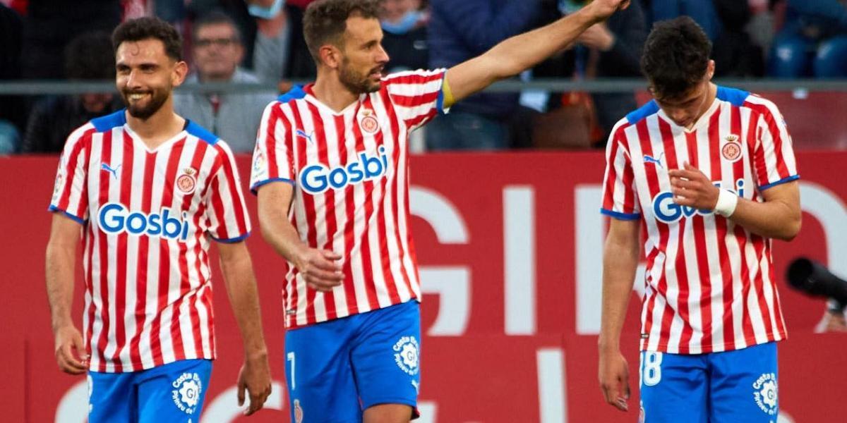 El Girona se aferra al tren del ascenso directo y sentencia al Sanse