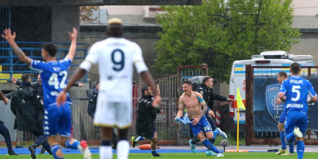 El Nápoles se deja remontar un 0-2 al final y se le va el 'scudetto'