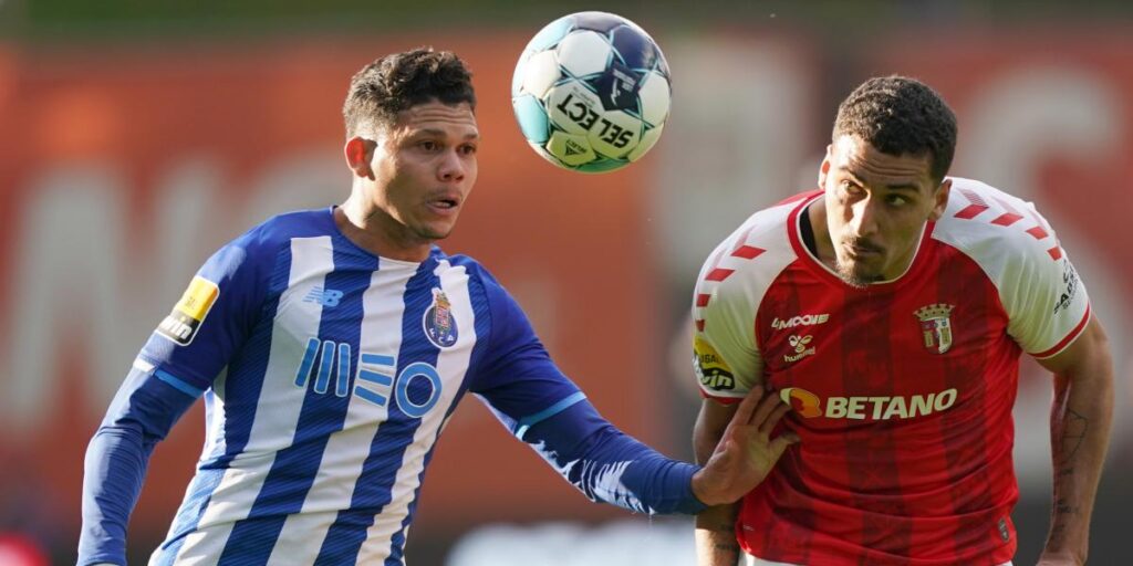 El Porto acaba con su racha y aplaza el alirón (1-0)