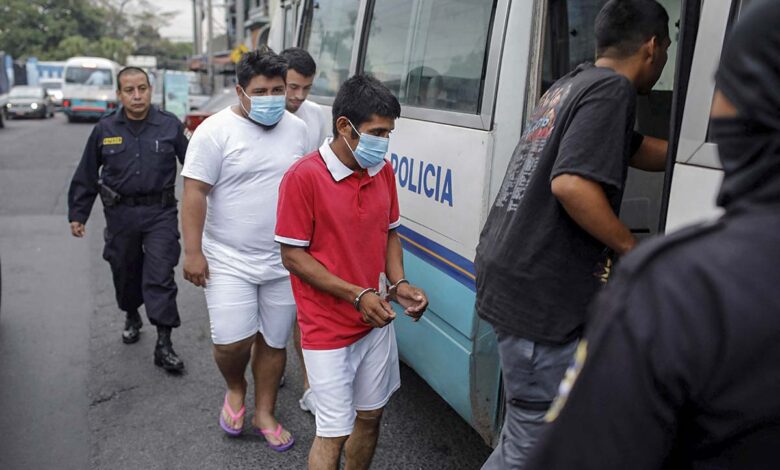 El Salvador: Bukele amenaza con dejar sin comida a los pandilleros detenidos si repunta la violencia
