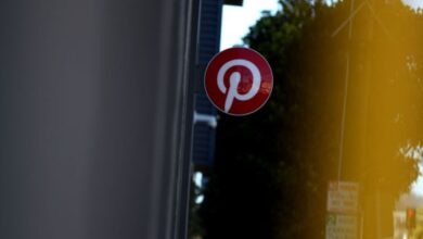 El exdirector de operaciones demanda a Pinterest, acusándolo de discriminación de género, represalias y despido injustificado