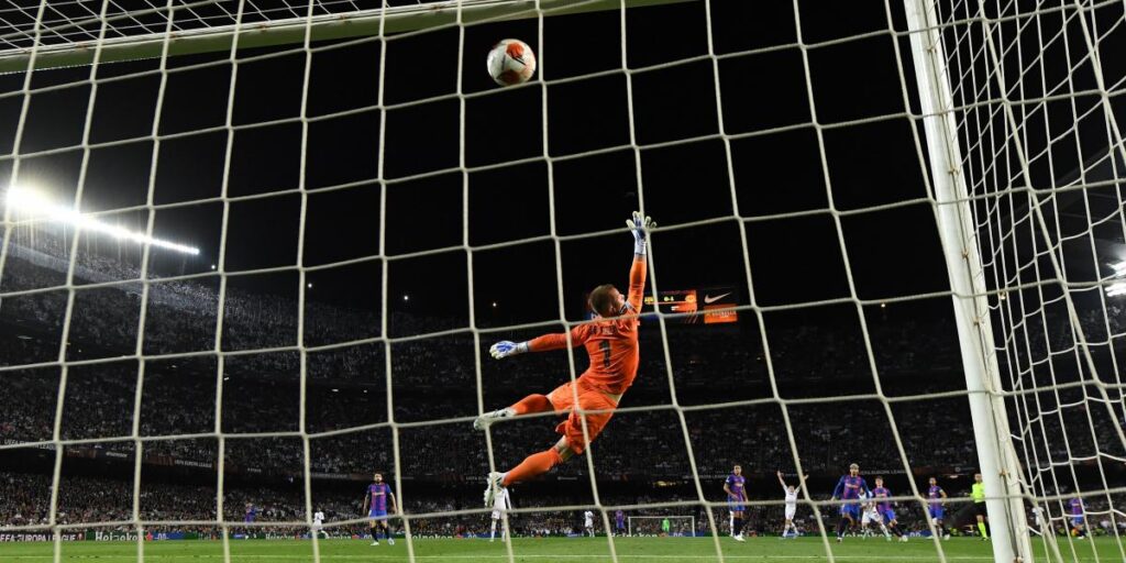 El gol de Santos Borré al Barça, el mejor de la vuelta de cuartos