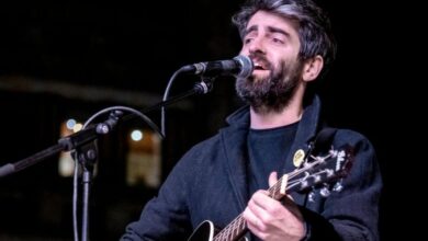 El monumental golpazo del cantante Joan Dausà al intentar saltar sobre el público en uno de sus conciertos