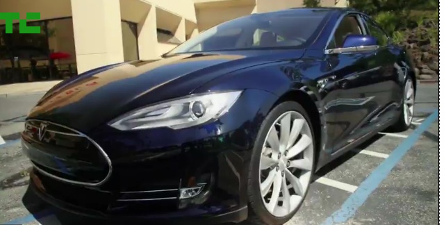El programador conduce su Tesla Model SA, un récord de 452.8 millas con una sola carga