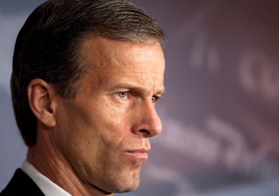 El senador John Thune tiene algunas preguntas para Apple