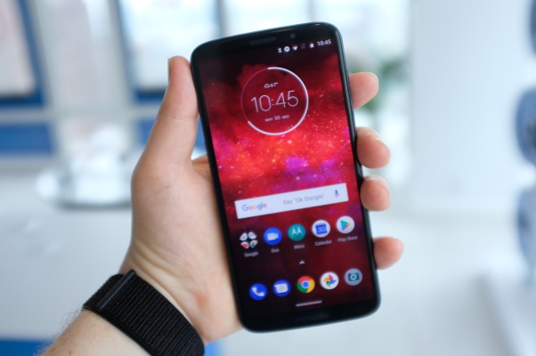 El teléfono modular Z3 Play de Motorola llega este verano por $ 499