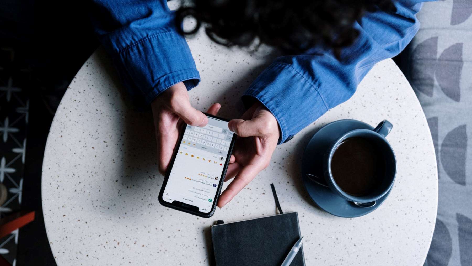 El truco oculto para leer los mensajes de WhatsApp sin que se entere nadie