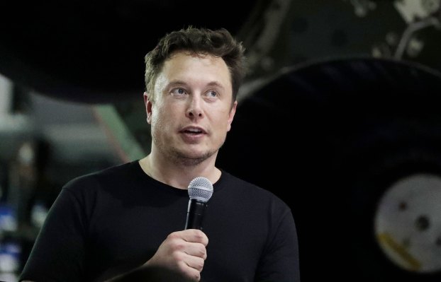 Elon Musk dice que todo el desarrollo avanzado de IA debería ser regulado, incluso en Tesla