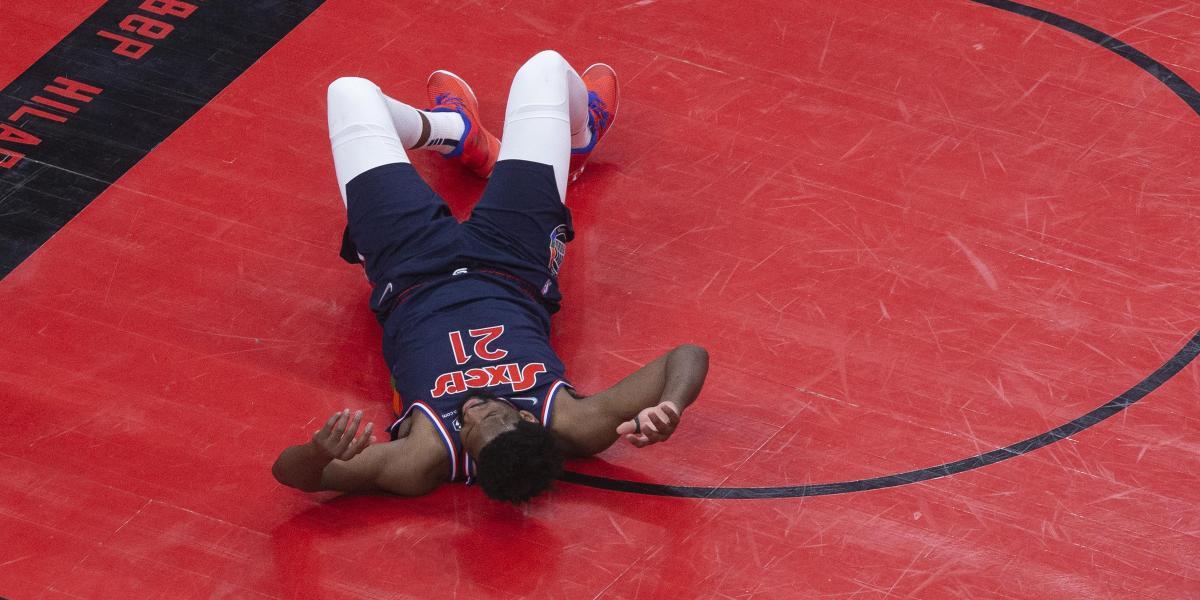Embiid deberá operarse, pero forzará hasta final de temporada