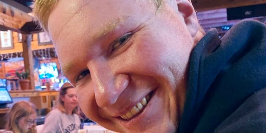 Esposas hermanas: Paedon Brown visto en la aplicación de citas por un fan