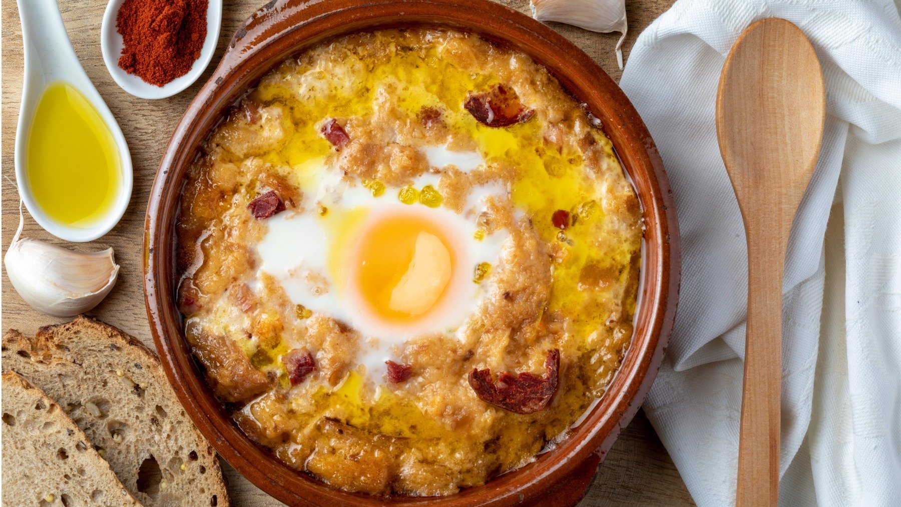 Esto es lo que realmente diferencia la sopa de ajo de la sopa castellana