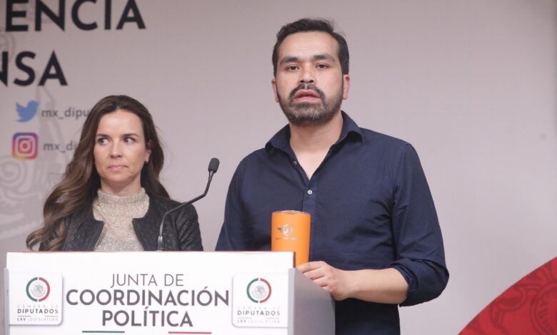 Excluyen a PRD y MC de la Comisión Permanente del Congreso