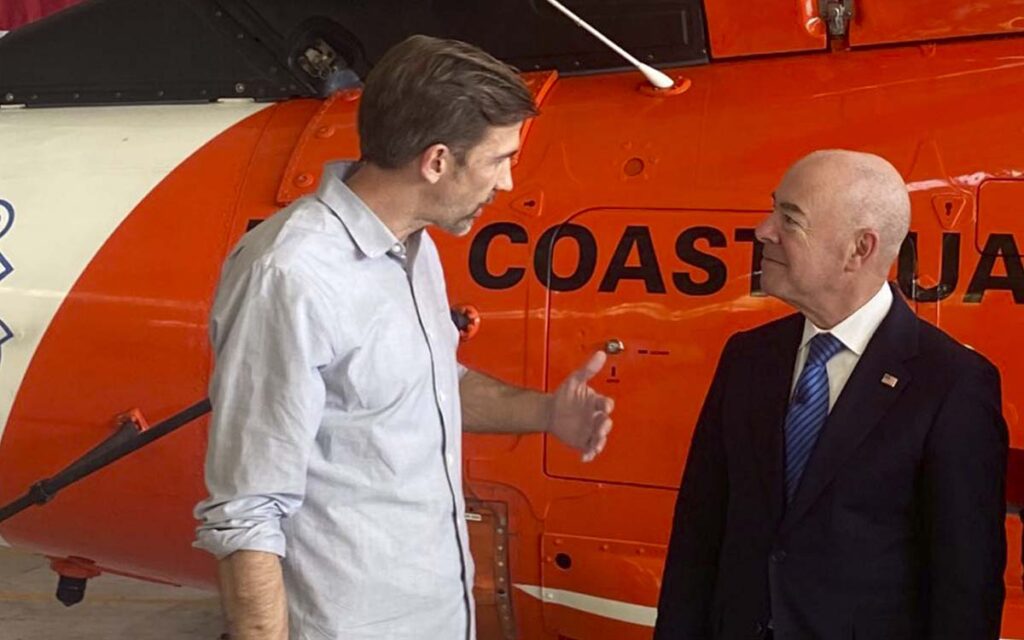 Exponen caso de Alejandra Cuevas al secretario de Seguridad de EU, Alejandro Mayorkas