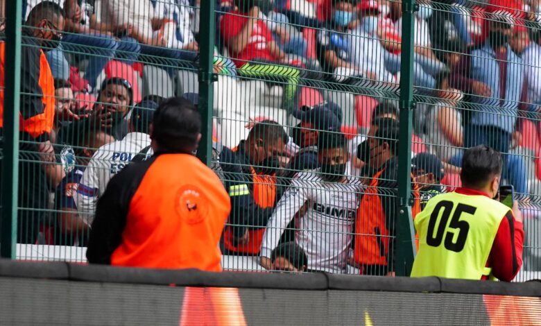 Expulsaron a 15 aficionados de Rayados durante el juego contra Toluca