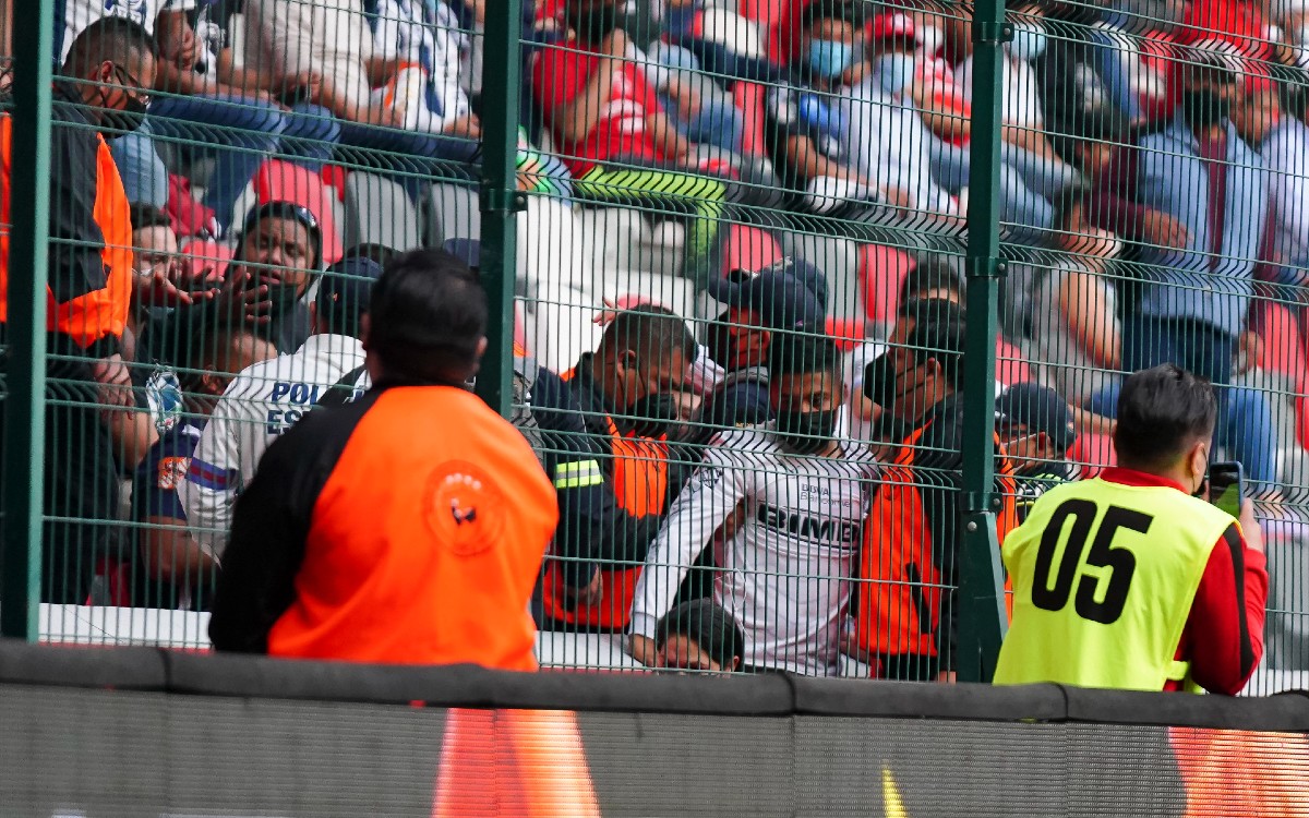 Expulsaron a 15 aficionados de Rayados durante el juego contra Toluca