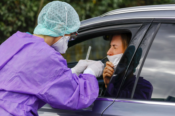 Facebook comienza a pedir a los usuarios de EE. UU. que completen una encuesta COVID-19 para ayudar a rastrear el virus