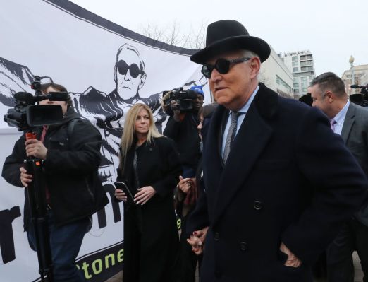 Facebook e Instagram cierran a Roger Stone, aliado de Trump, por red de cuentas falsas