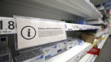 Facebook prohíbe los anuncios de máscaras faciales para combatir el aumento de precios del coronavirus