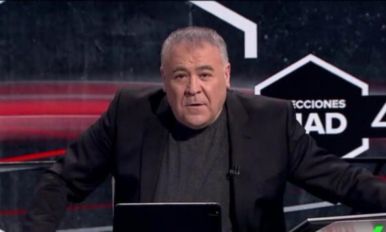 Ferreras, atónito por lo que le ocurre a un compañero en pleno directo de 'Al Rojo Vivo'