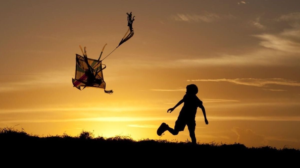 Flying free, la canción que suena en todos los balcones de España