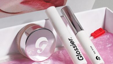 Glossier acaba de despedir a un tercio de sus empleados corporativos, principalmente en tecnología