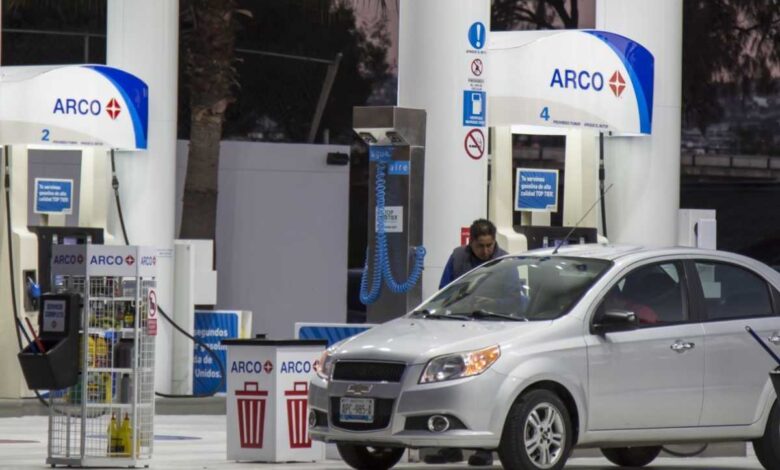 Gobierno anuncia 'estímulo adicional' para mantener precio de la gasolina en la frontera