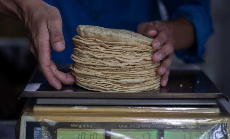 Gobierno busca pactar el precio de 25 productos de la canasta básica para controlar la inflación