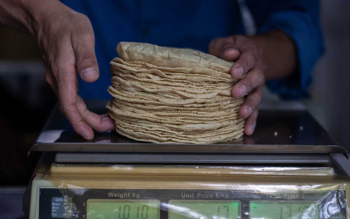 Gobierno busca pactar el precio de 25 productos de la canasta básica para controlar la inflación