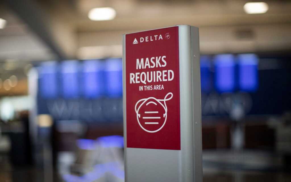 Gobierno de EU podría apelar el fallo que anuló el uso del cubrebocas en transporte público