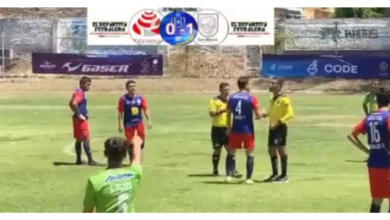 Golpean al árbitro central y los echan de por vida | Video