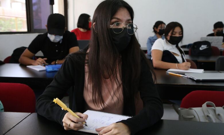 Hay riesgo de repunte pese a diminución de casos de Covid-19 en América, alerta OPS