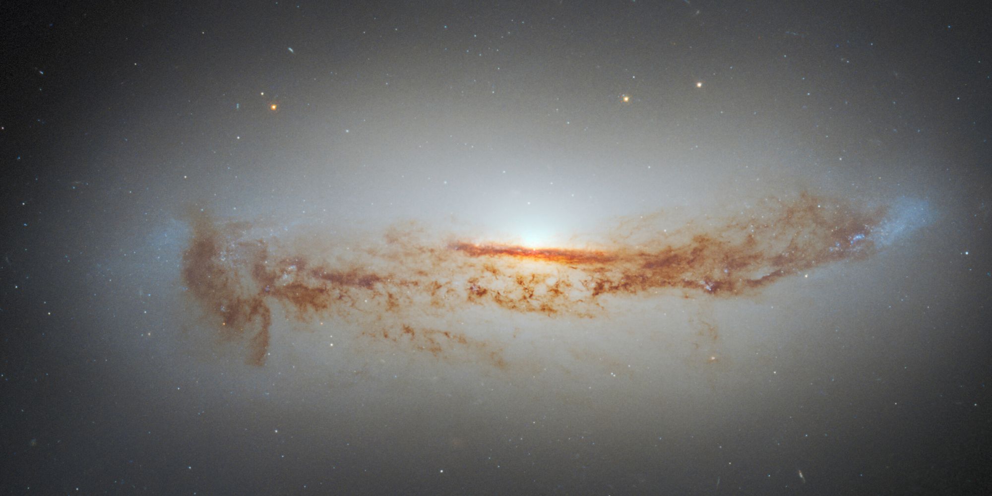 Hay un agujero negro supermasivo escondido en esta galaxia pacífica