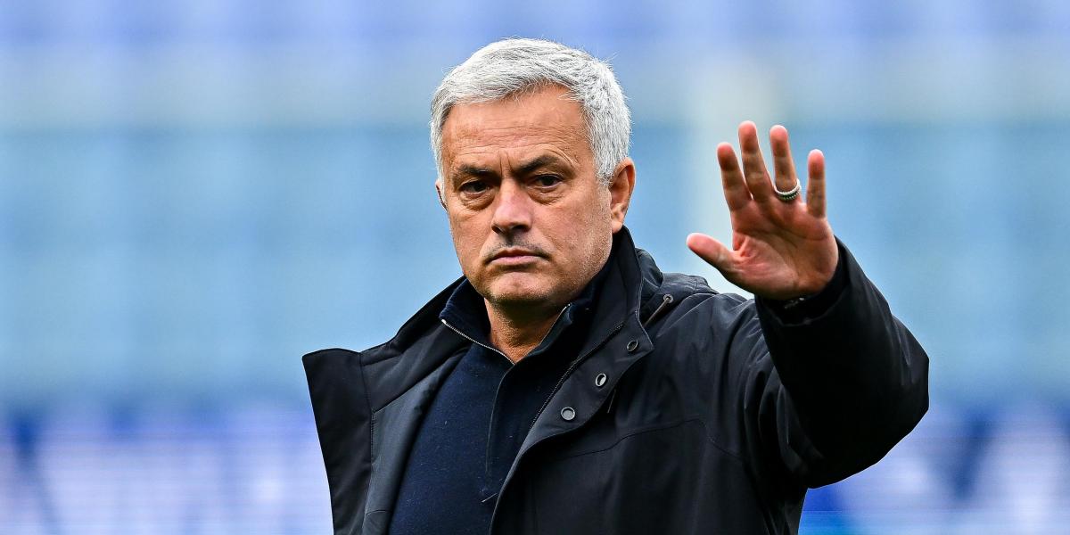 Homenaje de Mourinho al fallecido dueño del Leicester