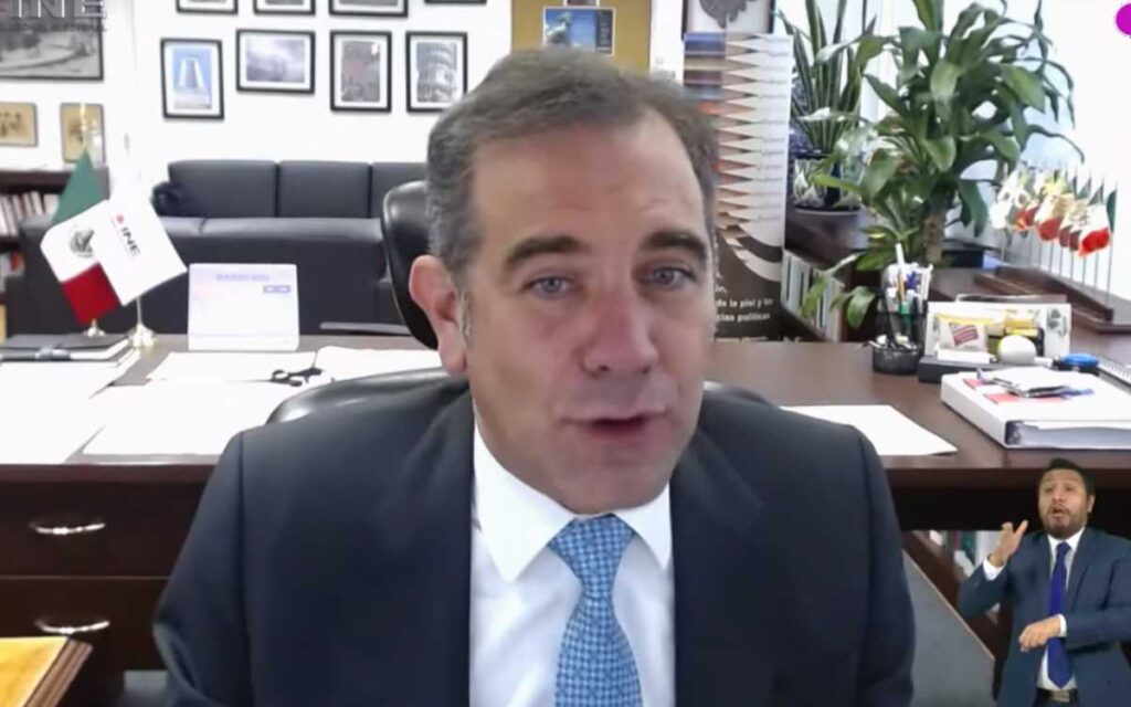 INE frena difusión en radio y tv de la revocación; Córdova dice que prohibición es ‘absurda’