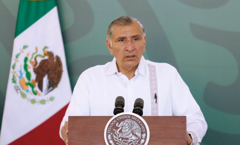INE impone medidas cautelares a titular de Segob por promover la revocación