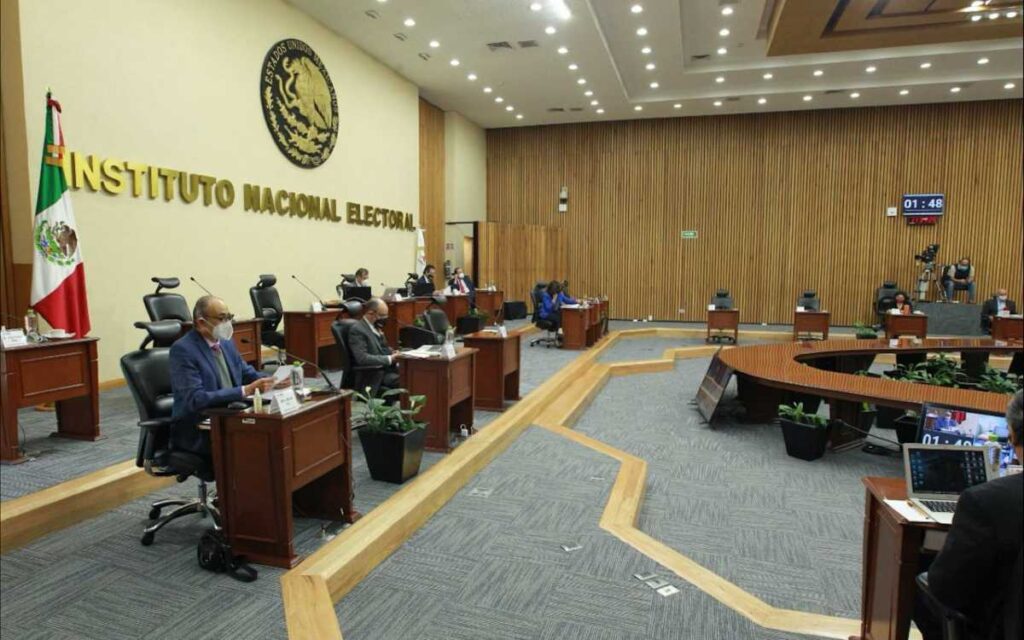 INE ordena a Hacienda 'bajar' tuit sobre la revocación de mandato