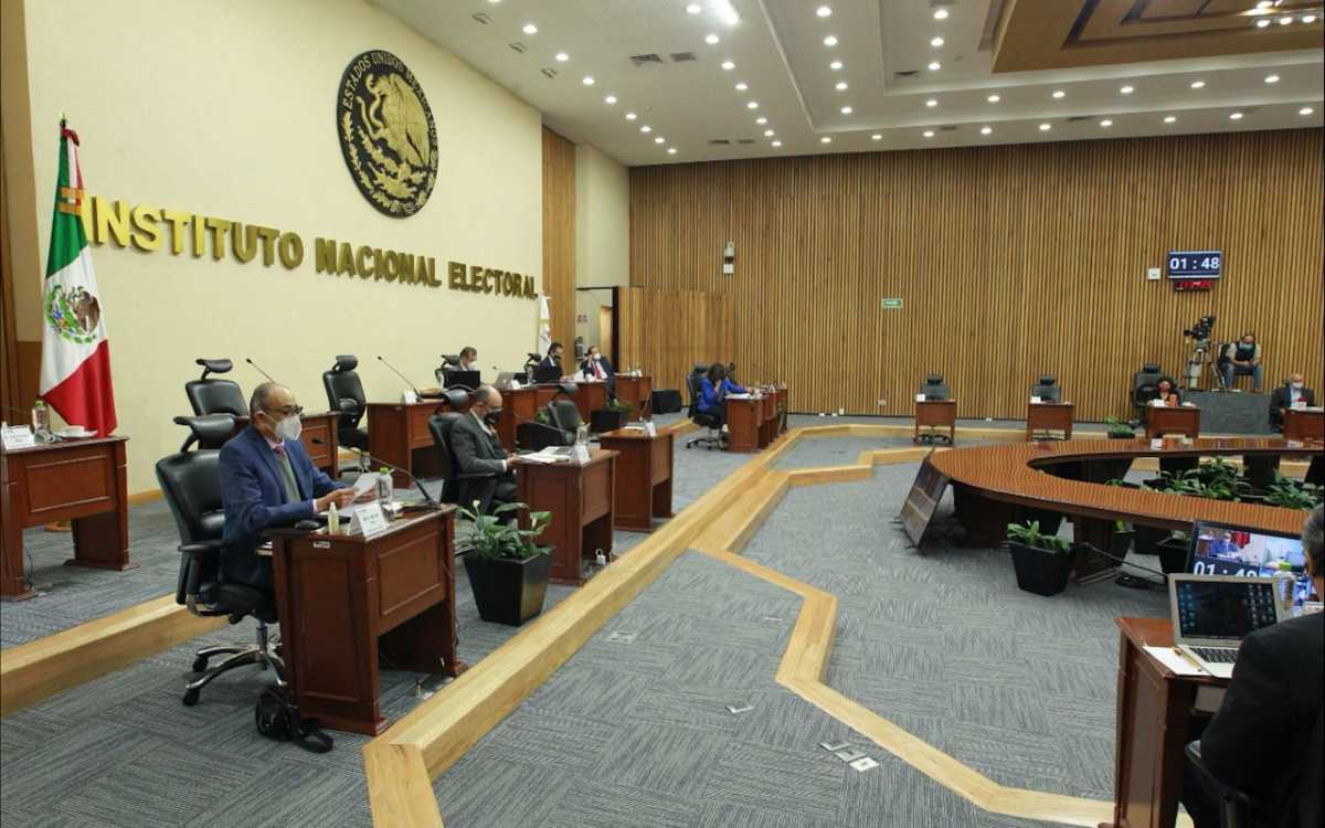 INE ordena a Hacienda 'bajar' tuit sobre la revocación de mandato