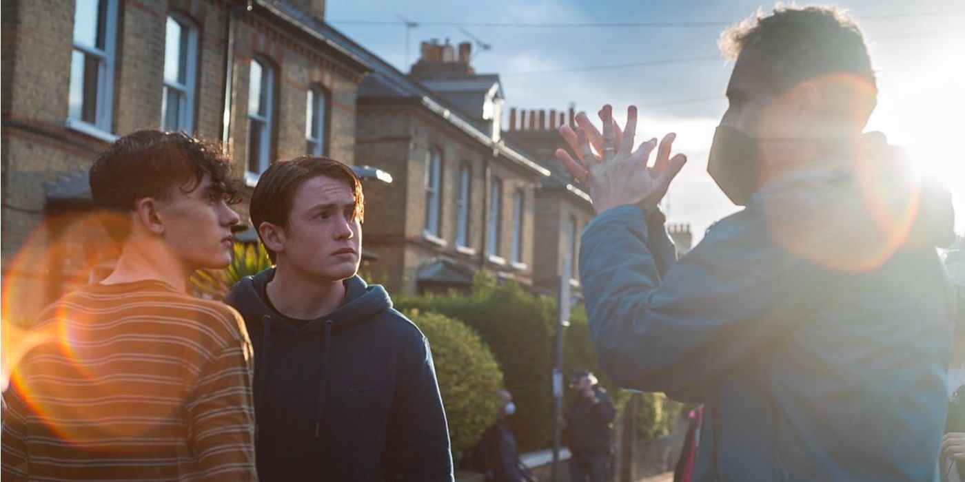 Imágenes de Heartstopper muestran a BTS de la adaptación cómica LGBTQ+ de Netlflix