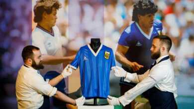 Inicia puja por la playera de Maradona... ¡vendida, al mejor postor! | Video
