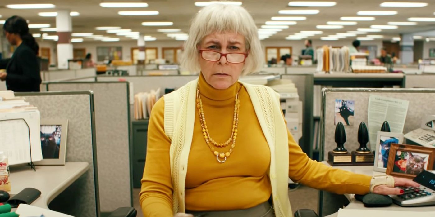 Jamie Lee Curtis lidera un calentamiento tonto en el video Everything Everywhere