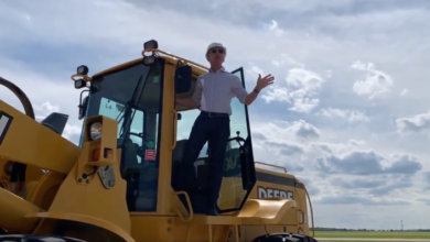 Jeff Bezos arroja personalmente un camión lleno de suciedad sobre el futuro de FedEx