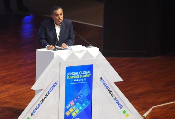 El hombre más rico de India está listo para enfrentarse a Amazon y Walmart’s Flipkart