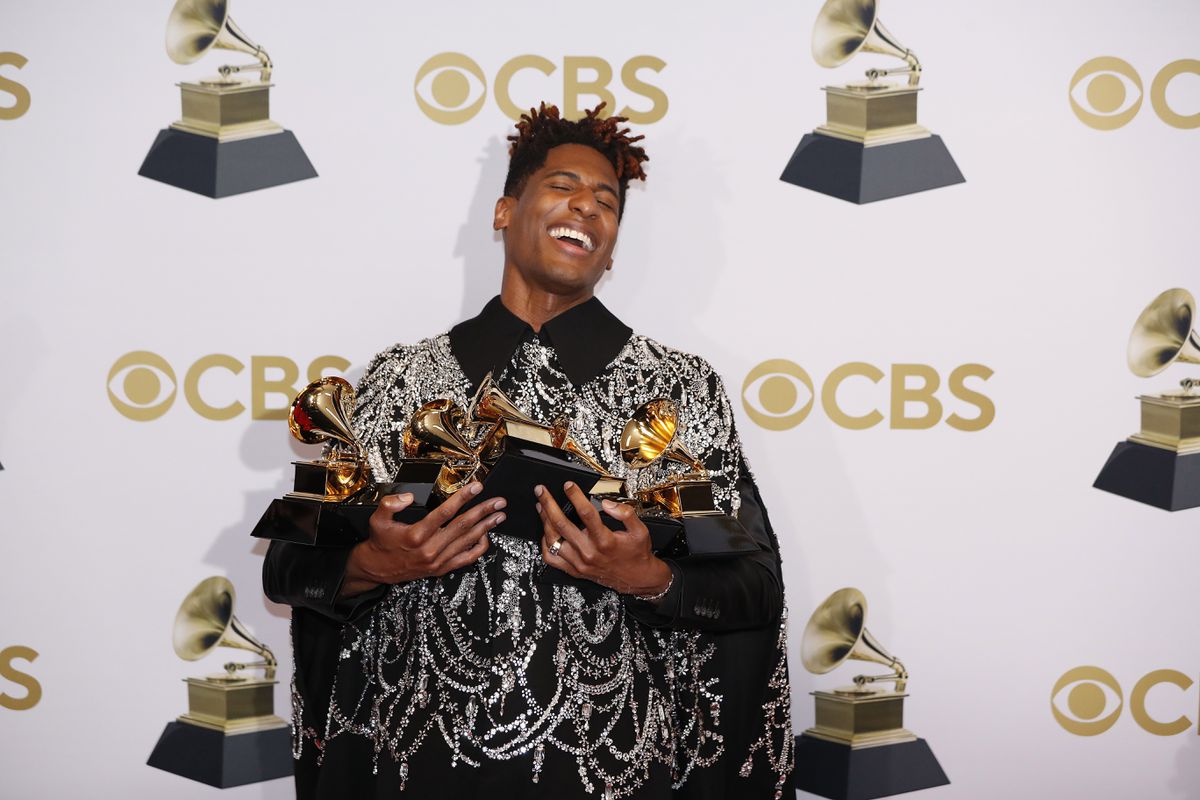Jon Batiste y Olivia Rodrigo triunfan en unos Premios Grammy solidarios con Ucrania