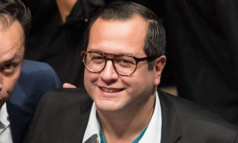 José Ramón López Beltrán tuitea: “Si quieres ser ave, vuela. Si quieres ser gusano, arrástrate…”