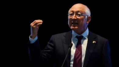 Ken Salazar dice que reforma eléctrica podría causar "litigios sin fin" y obstruir inversión