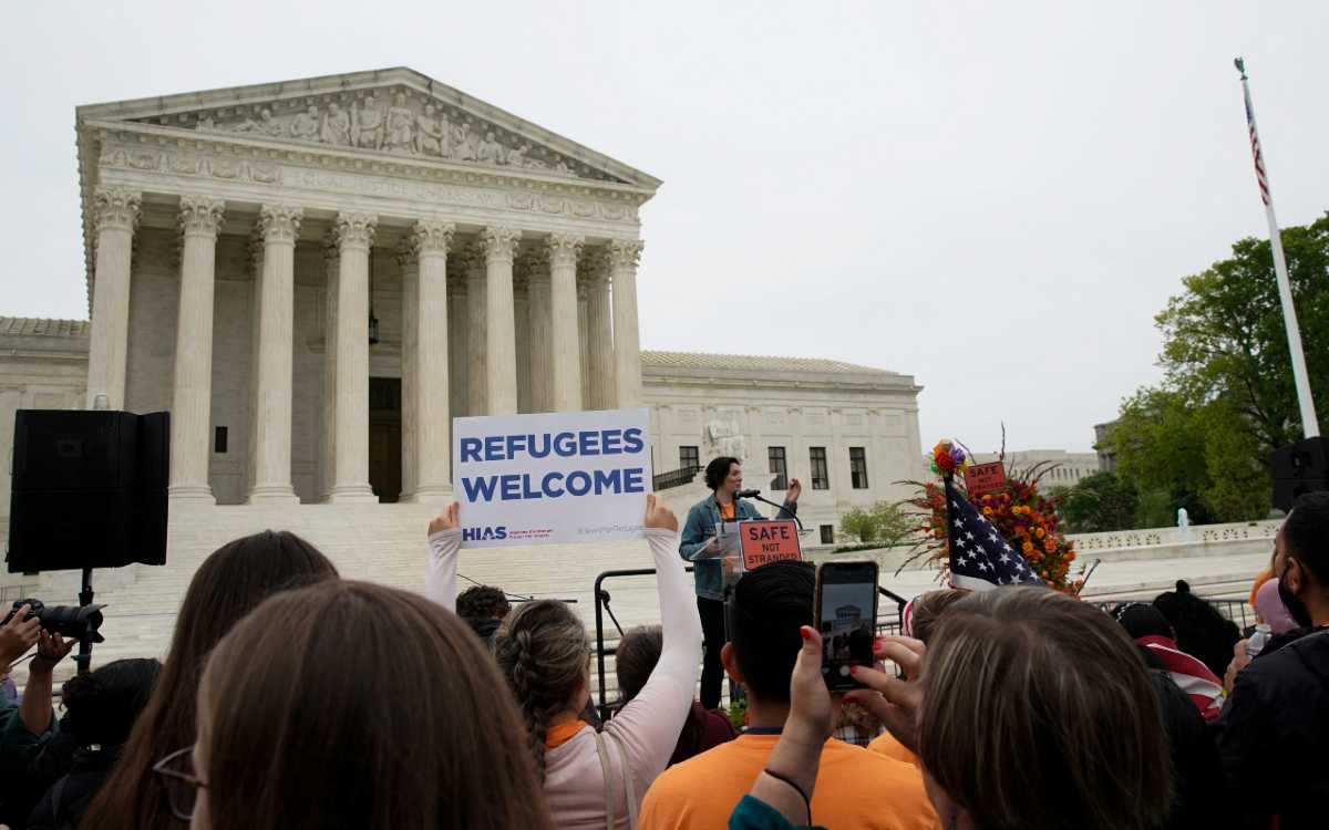 La Corte de EU escucha argumentos para definir si cancela el programa ‘Permanecer en México’
